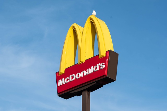McDonald’s fará demissões nos escritórios nos EUA: o que está acontecendo?